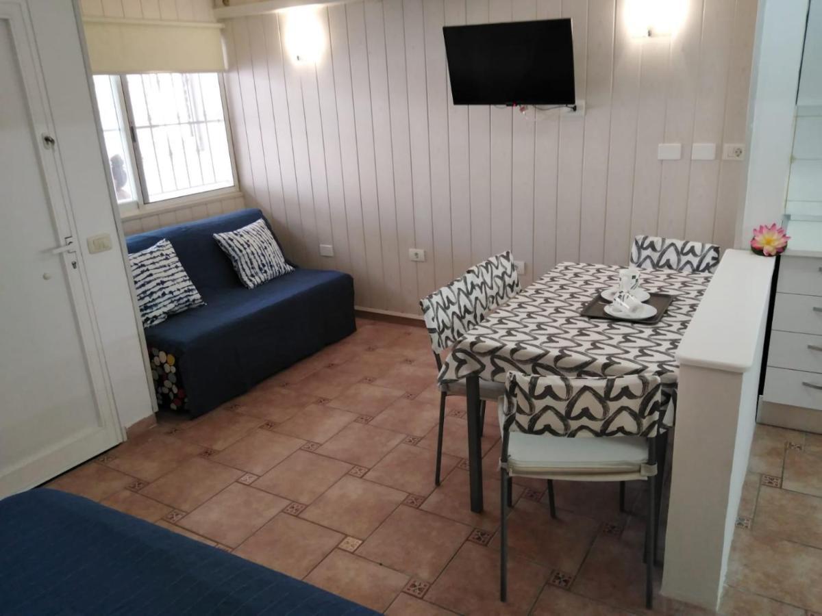 Appartamento House Lilu - luminoso monolocale Arona  Esterno foto